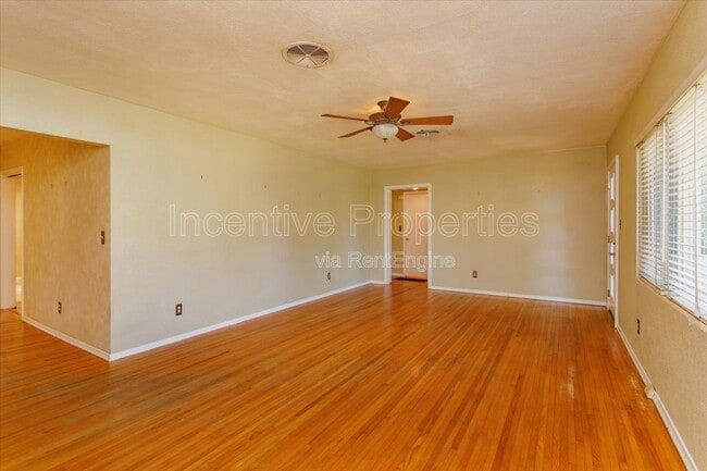 Building Photo - 816 Putnam Ave