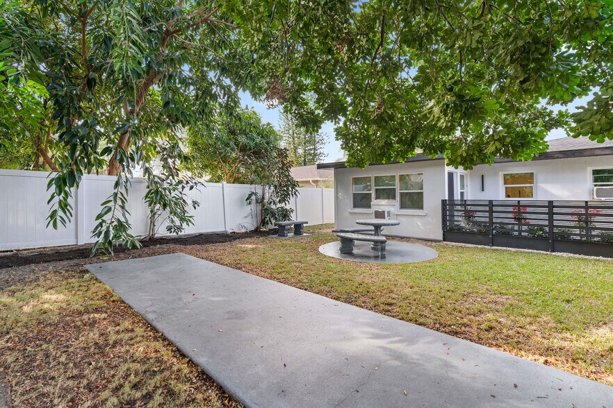 Building Photo - 1401 Drew St