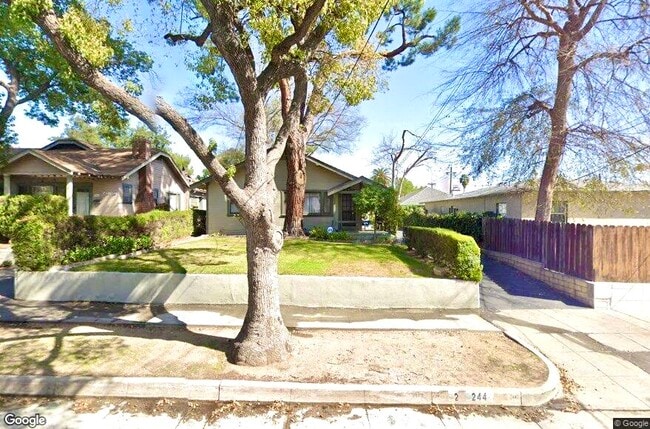 Building Photo - 242 N Wilson Ave