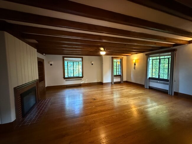 Building Photo - 100 Mcdowell Rd