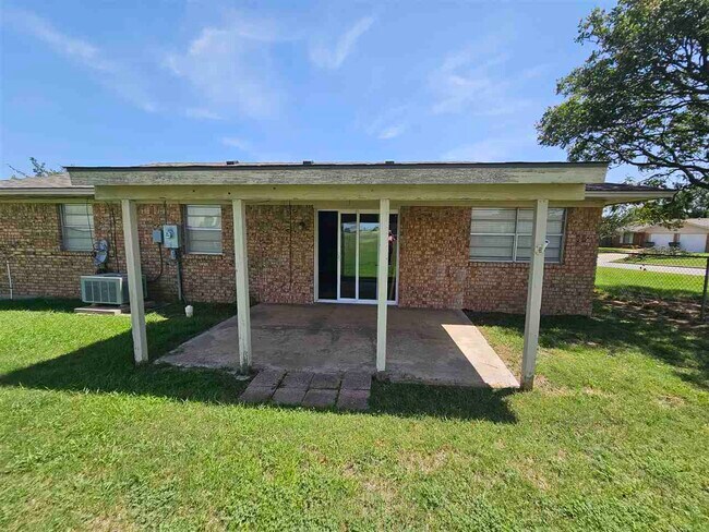 Building Photo - 3202 SE Footman Ln