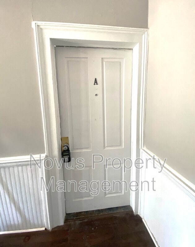 Building Photo - 302 Cedar St