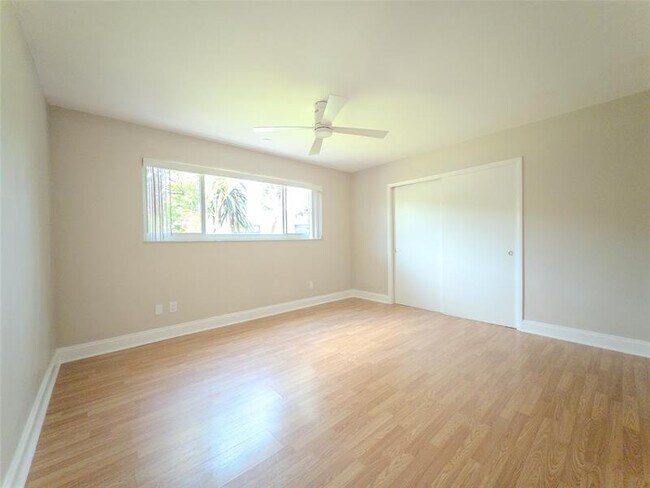 Building Photo - 560 SW 62nd Ave
