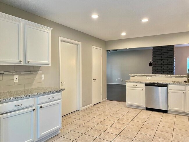 Building Photo - 21707 Country Park Ct