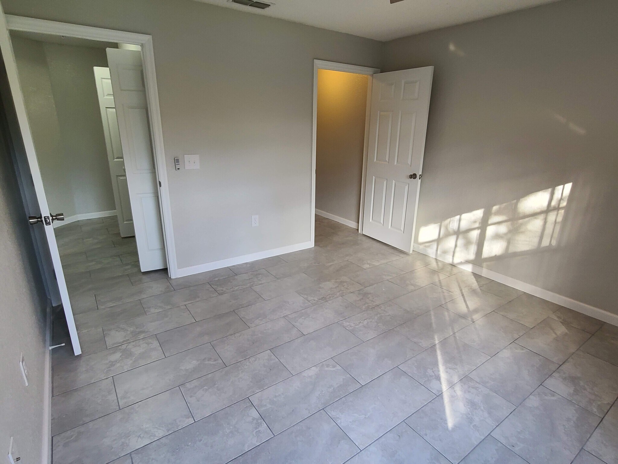 Building Photo - 4220 Summer Landing Dr