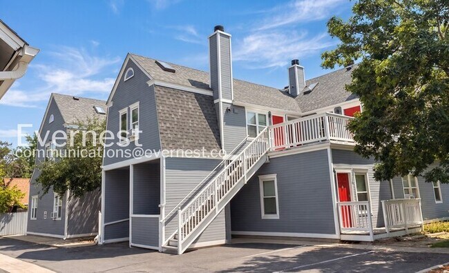 Building Photo - 1 Bed/1 Bath Condo with Garage Parking / Available Now!