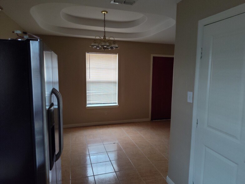 Building Photo - 2117 Aruba Dr