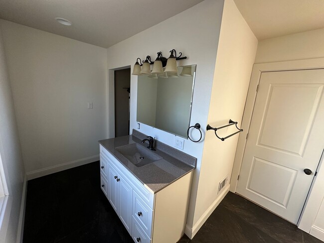 Building Photo - Spacious 4 Bedroom Home Available for Rent in Orange City