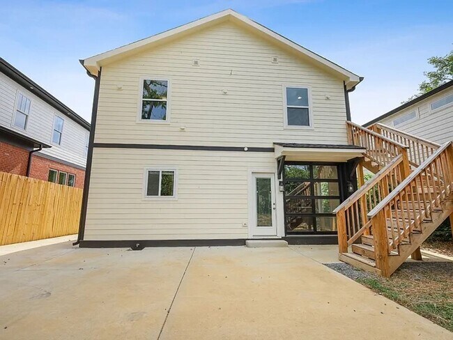 Building Photo - 2218 14th Ave N