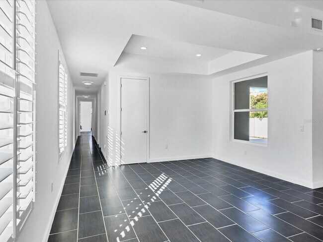 Building Photo - 4524 Riverwood Ave