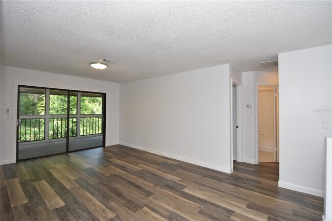 Building Photo - 4 Southbury Ct