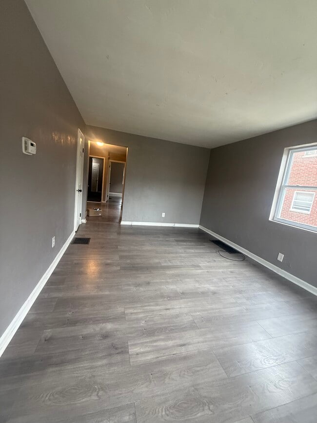 Building Photo - 411 Ryburn Ave