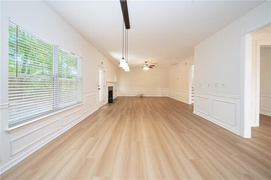 Building Photo - 715 Moonlight Way