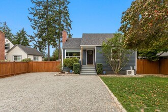 Building Photo - 4bd/3ba Seattle House