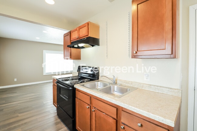 Building Photo - 6784 Franklin St