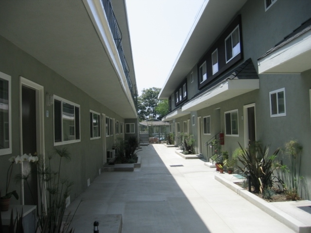 Building Photo - Doran Apartments