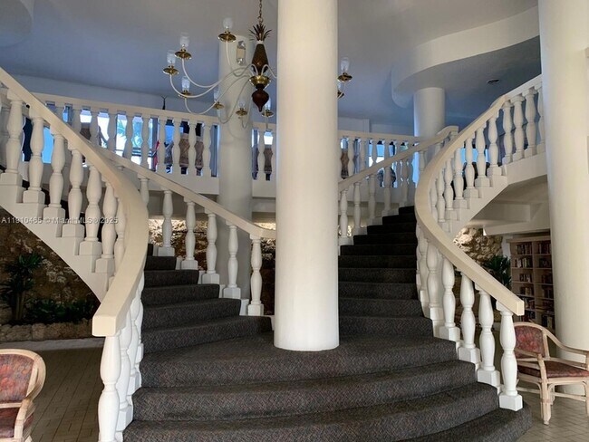 Building Photo - 710 N Ocean Blvd