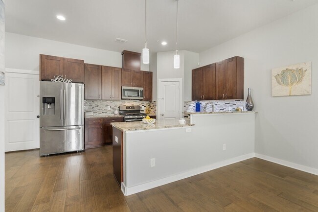 Building Photo - 5871 Rivendell Dr