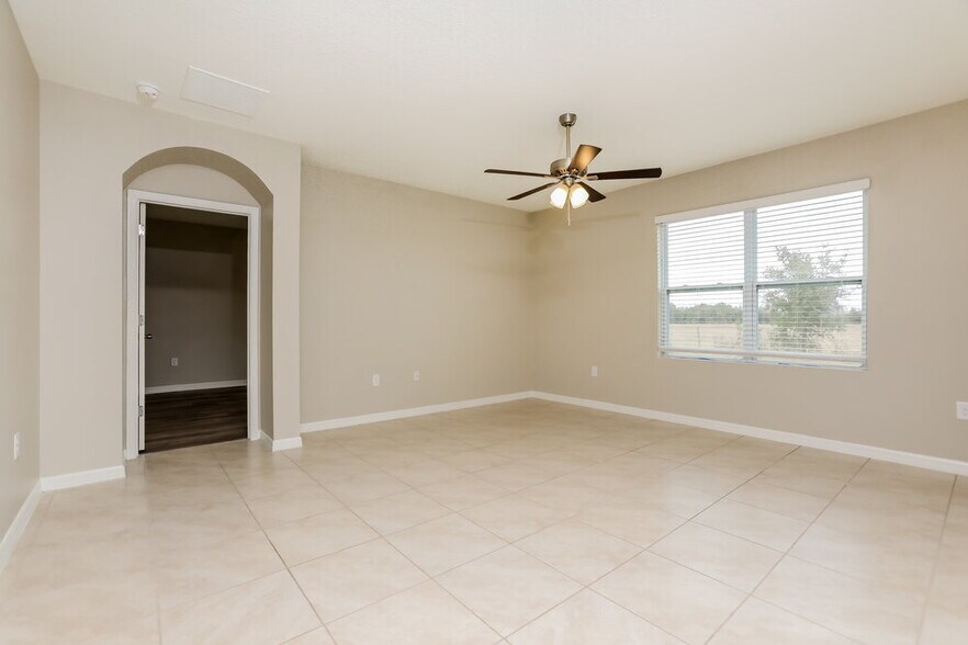 Building Photo - 5586 Western Sun Dr