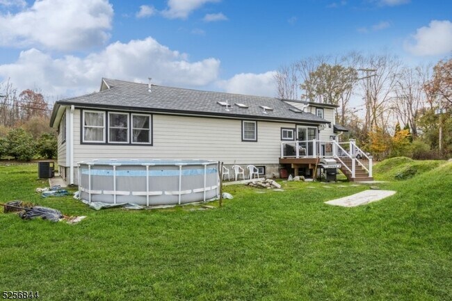 Building Photo - 48 Bellows Ln