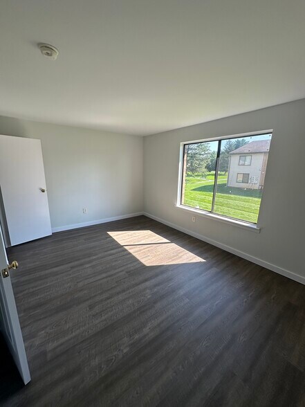 Building Photo - 54 Lancaster Est