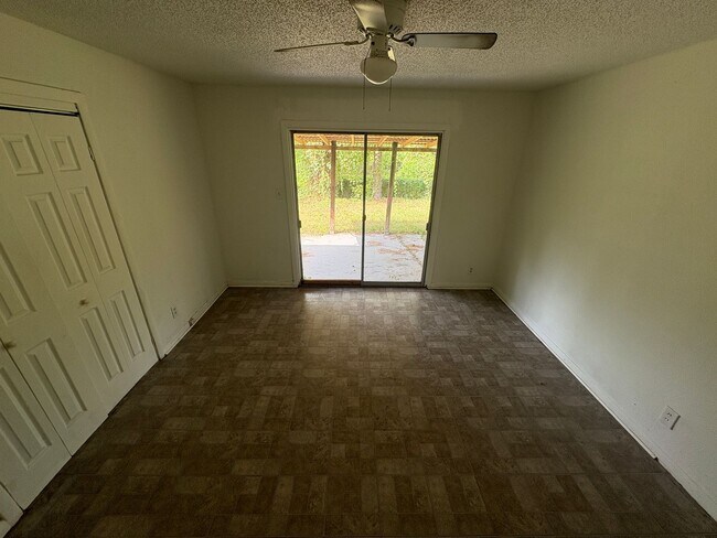 Building Photo - 605 Seneca Trail