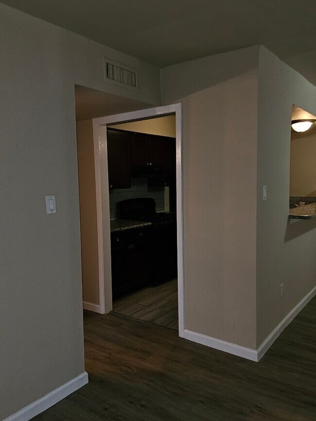 Building Photo - 6815 Beachwood St