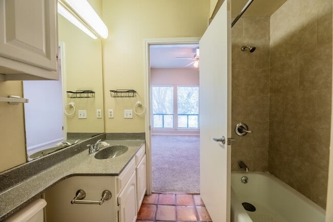 Building Photo - Robbins Place #208