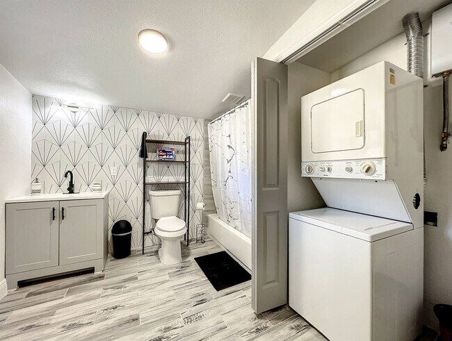 Building Photo - 2008 E Grant Ave