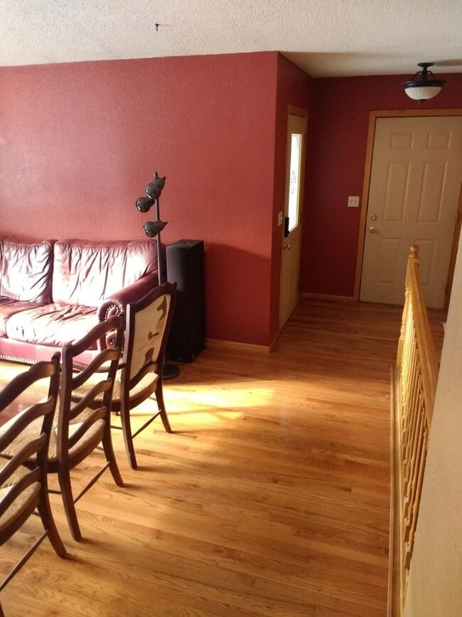 Building Photo - 3 Bedrooms, 2.5 Bathrooms Single Family Ho...