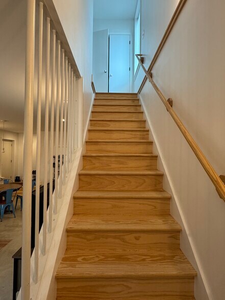 Building Photo - 1626 W 21st Pl