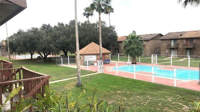 Building Photo - 19 South Dr