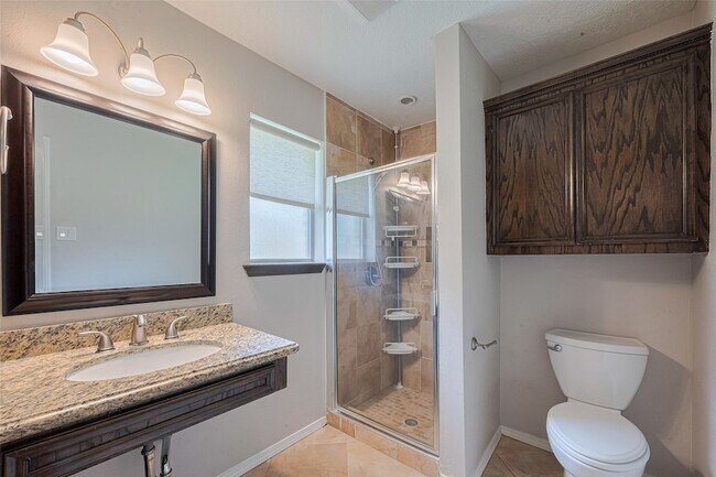 Building Photo - 927 Carlingford Ln