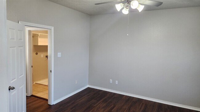 Building Photo - 11428 Hackmatack Way