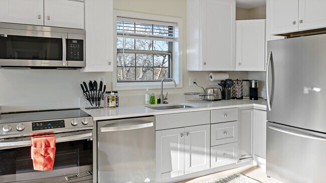 Building Photo - 228 Maryland Park Dr