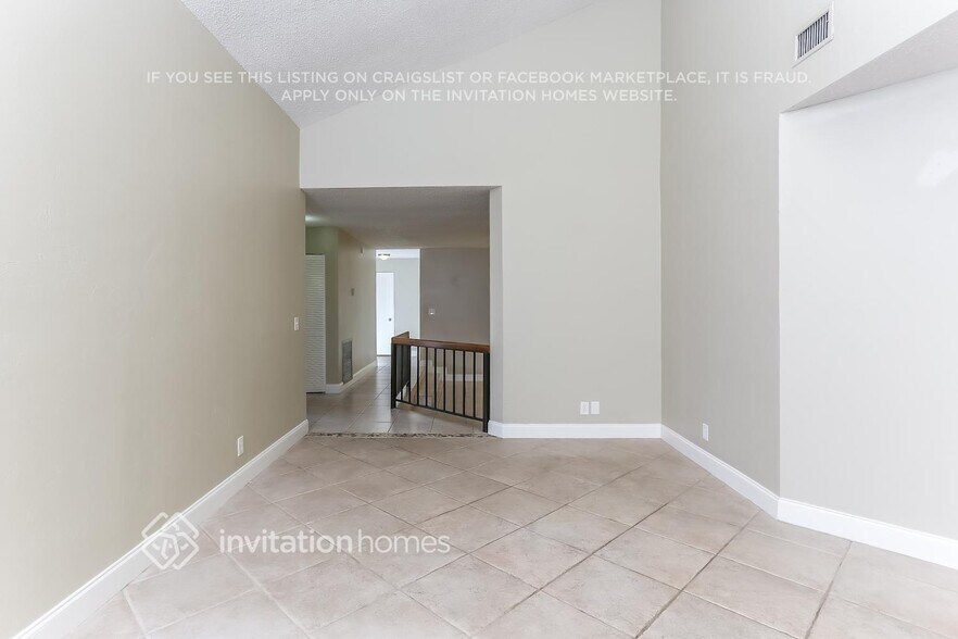 Building Photo - 1153 SW 25th Ave