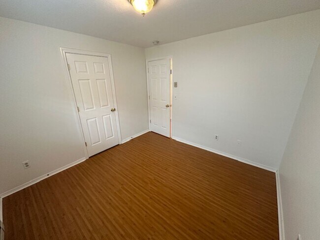 Building Photo - Duplex for rent