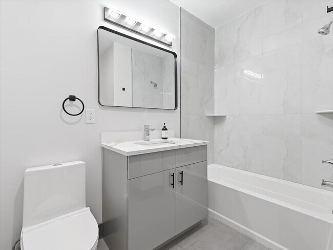 Building Photo - 531 32nd St