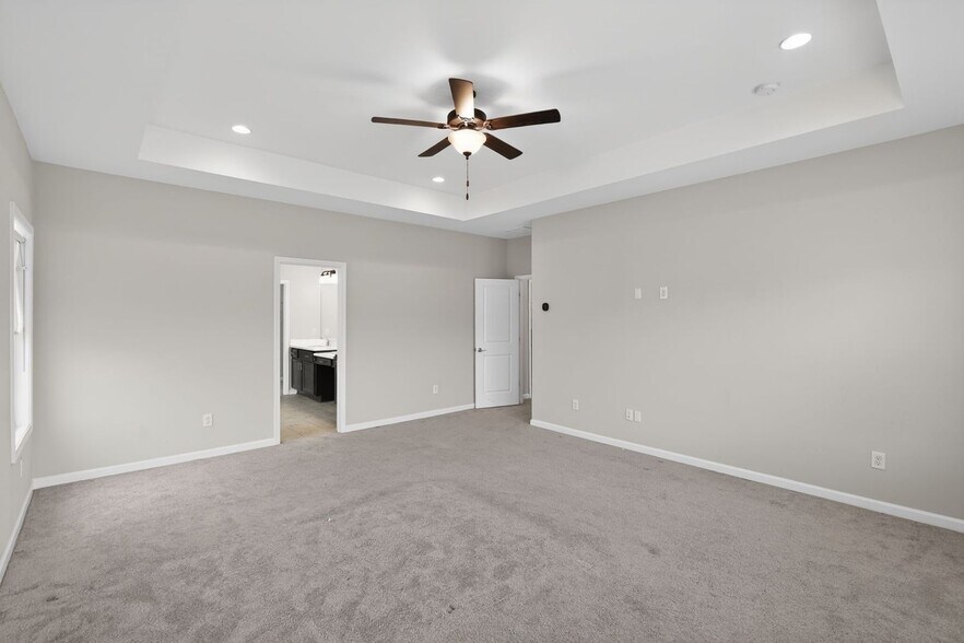 Building Photo - 3745 Crestland Ln