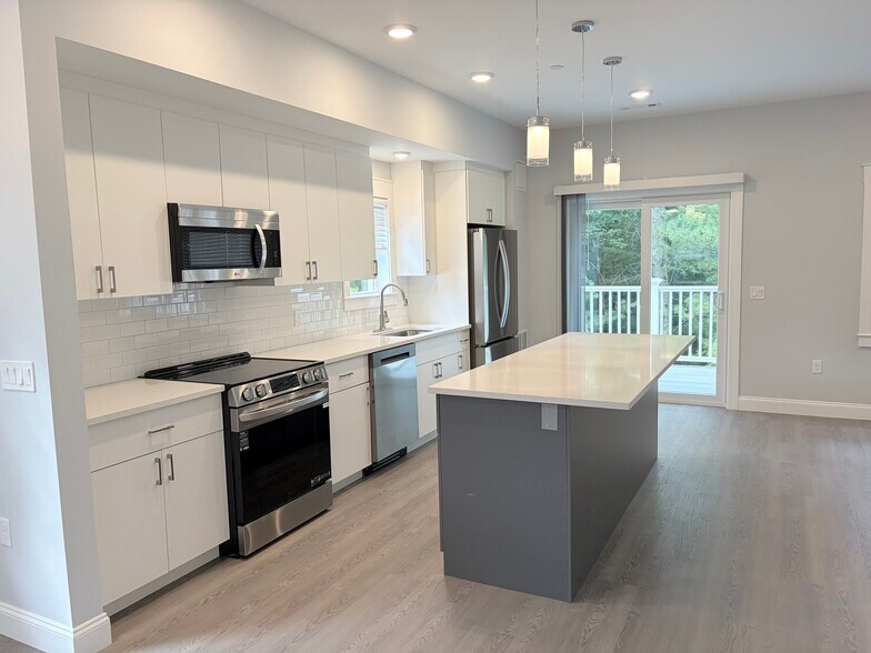 Building Photo - Townhomes at Christine Apartments