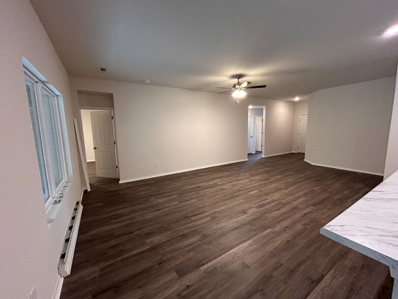 Building Photo - 10638 Cedar Wy