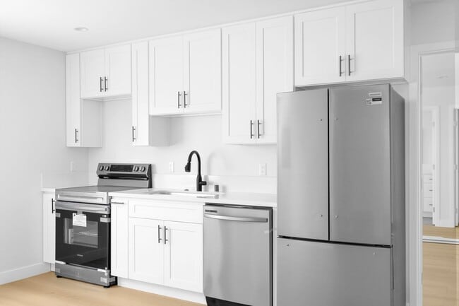 Building Photo - 3 Bedroom, 2 Bathroom Home – Near CSULB