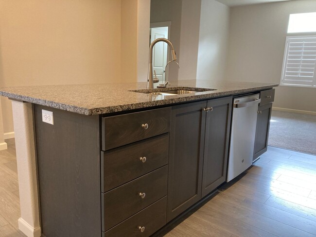 Building Photo - Beautiful Newer Home in Tigard