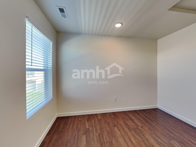 Building Photo - 9380 W Shumard St