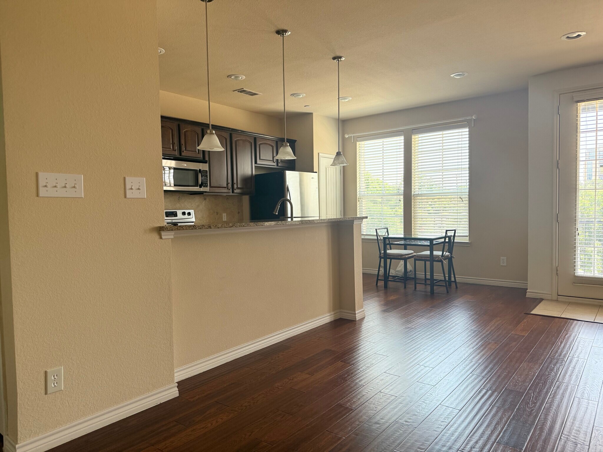 Building Photo - 950 Henderson St