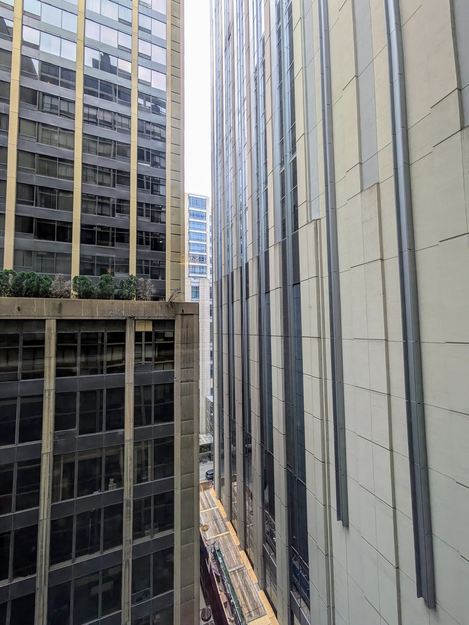 Building Photo - 230 E Ontario St