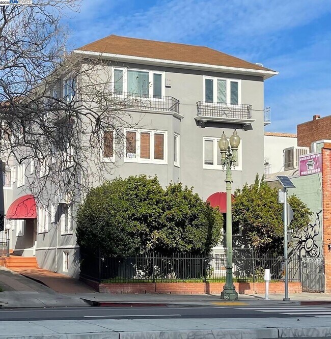 Primary Photo - 370 Grand Ave