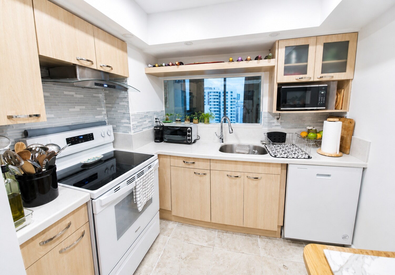 Building Photo - 2655 Collins Ave