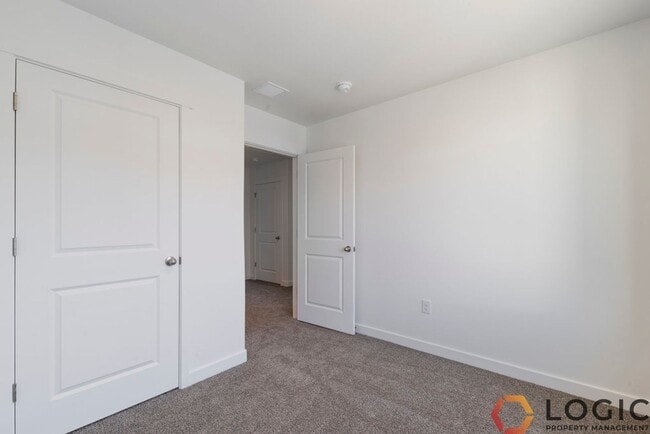 Building Photo - 3948 N Eagle Pt Ln