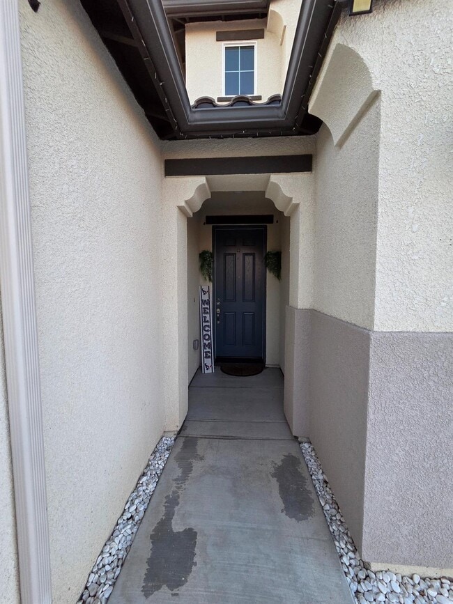 Building Photo - 705 Skansen St